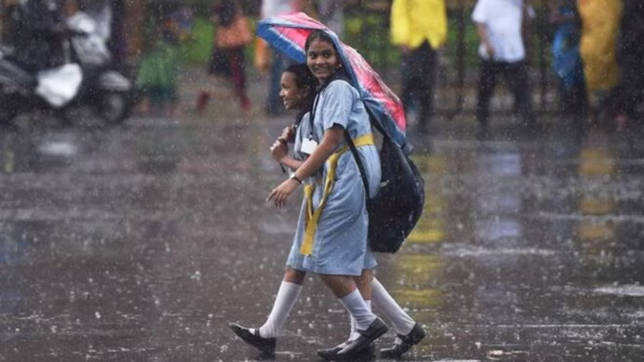educational-institutes-closed-in-kerala-amidst-heavy-rains-031319465-16x9